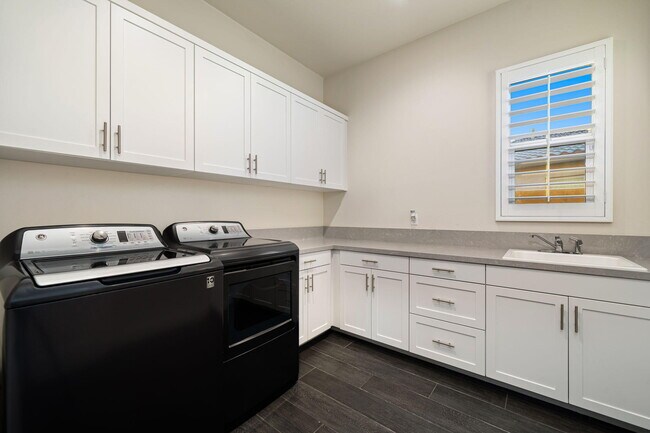 Building Photo - 74425 Zeppelin Dr