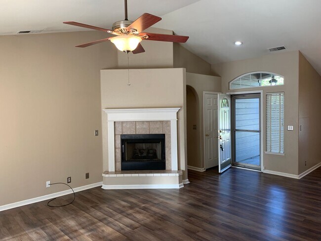 Building Photo - 203 Legacy Ln