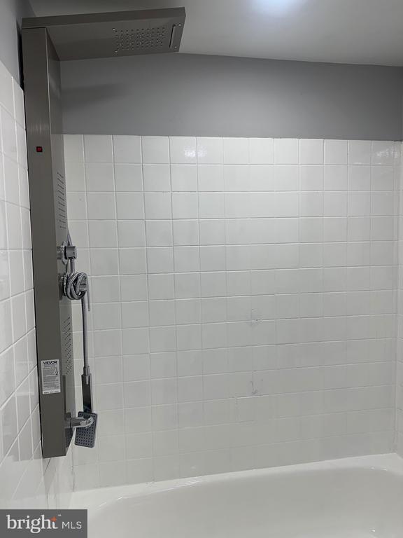 Building Photo - 7057 Cresheim Rd