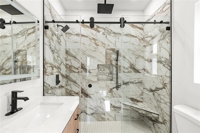 Building Photo - 2413 N Greenway Dr