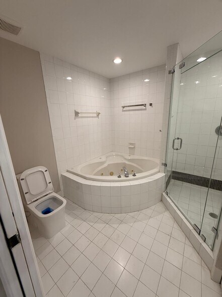 Primary Bath Spa Tub - 330 NW 67th St