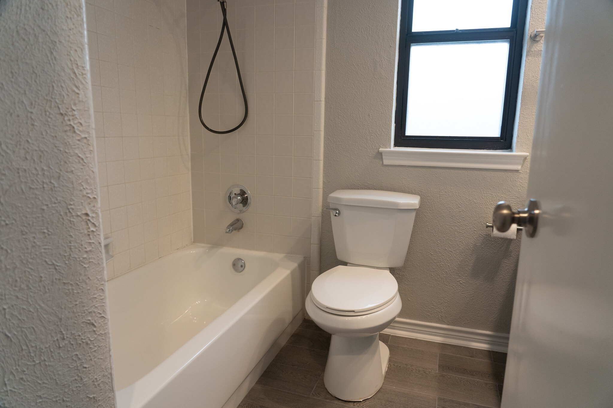 2nd bathroom is tub/shower combo - 812 Via Madonna