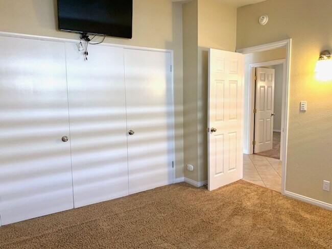 Building Photo - Ventura | 3 Bed + 1 Bath | Belfast Ln