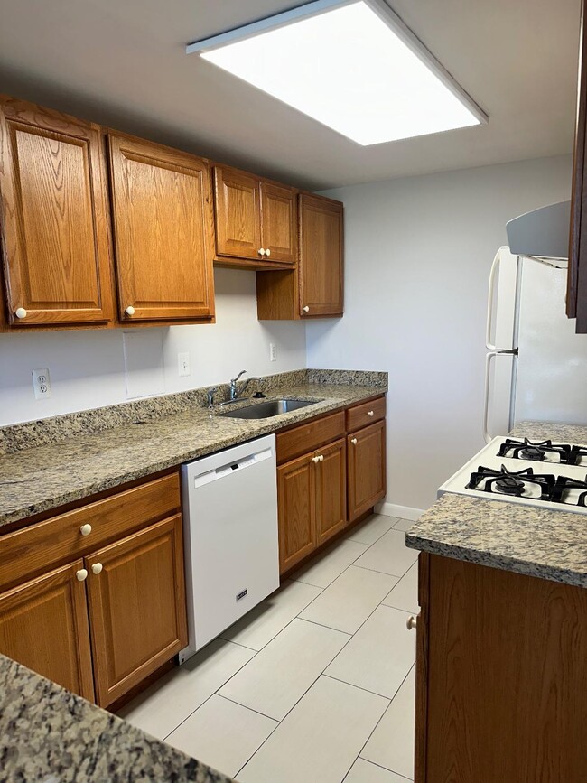 Building Photo - 4600 Duke St