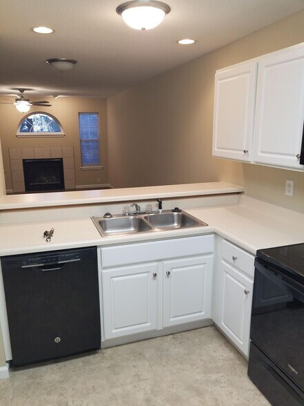 Building Photo - 421 Orchard View Ct