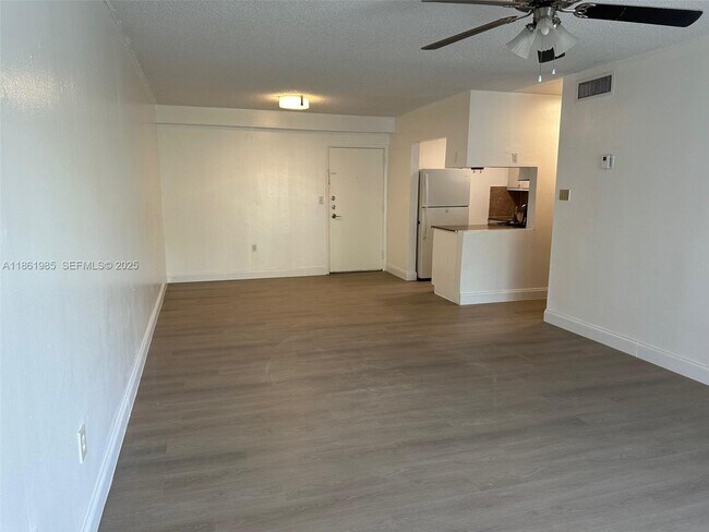 Building Photo - 1801 NE 140th St