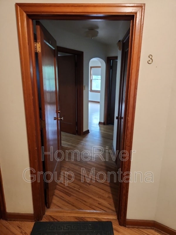 Building Photo - 336 S 5th St E