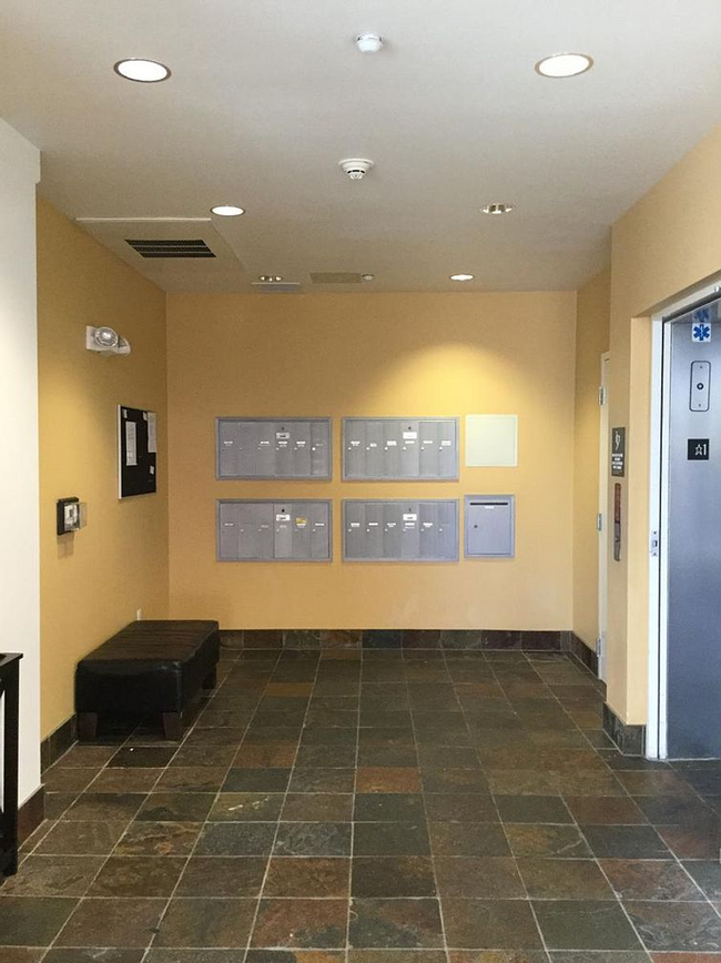 Building Photo - Cozy 2 bedroom & 2 bath condo