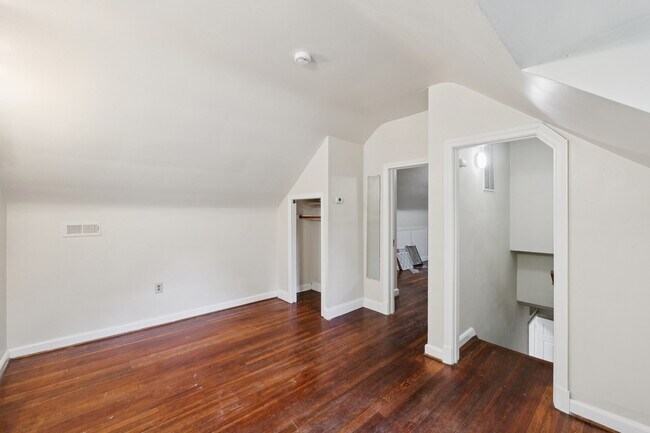 Building Photo - 4811 Calvert Rd