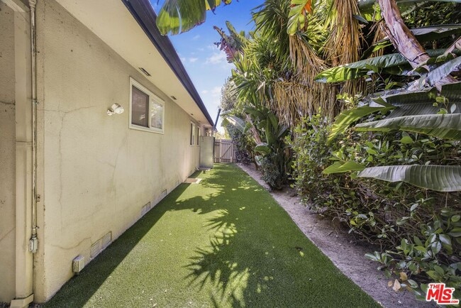 Building Photo - 3133 Barbydell Dr