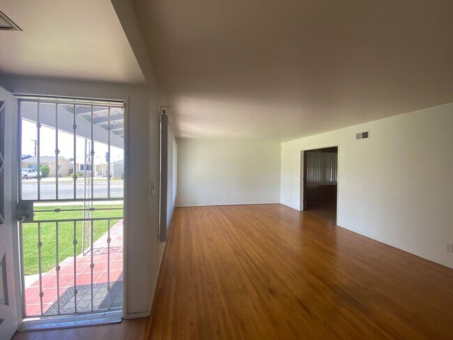 Building Photo - Home for Rent near Orange Circle