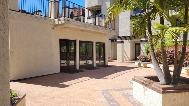 Building Photo - Resort style living - 2 Bd/2Ba 1,112 SqFt Condo