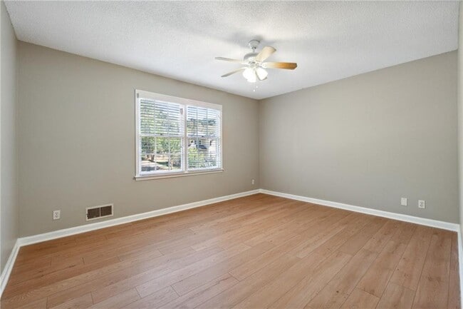 Building Photo - 2684 Forest Way NE