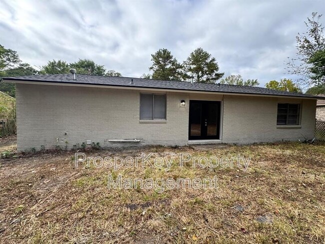 Building Photo - 3660 Stratford Dr