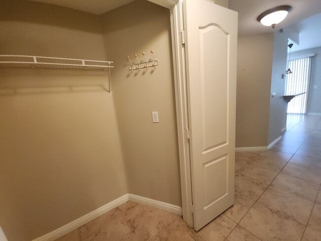 Building Photo - Immaculate Two Story Townhouse style Condo in Summerlin.