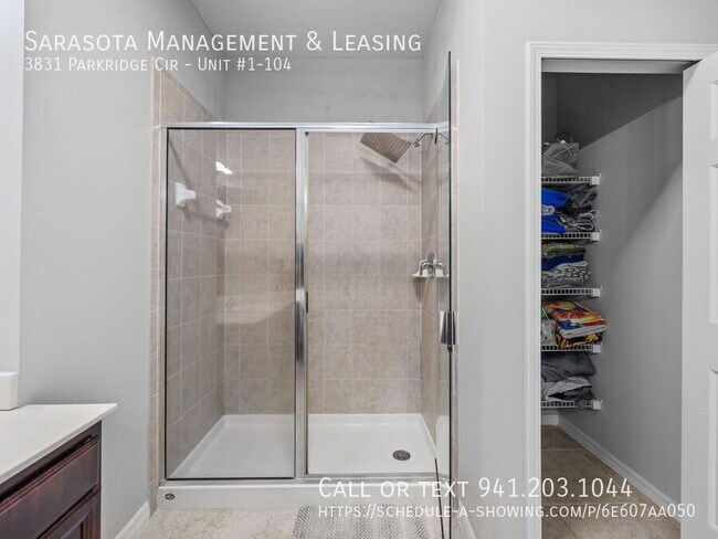 Building Photo - 3831 Parkridge Cir