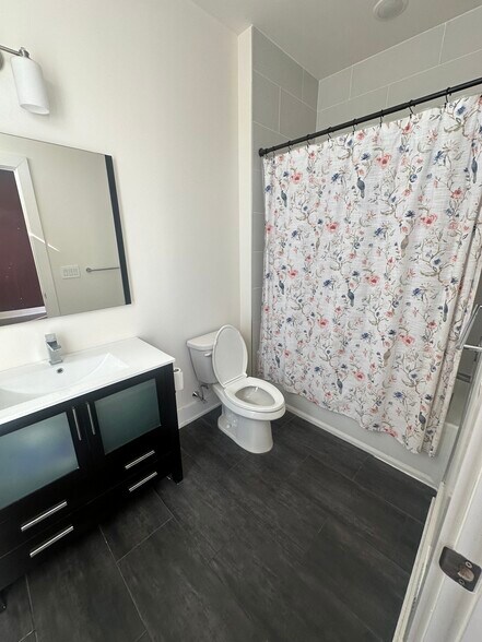 Master Bathroom - 516 W Montgomery Ave