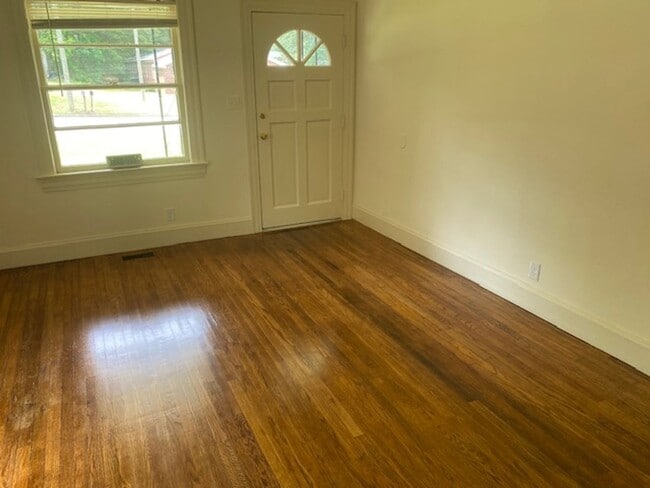 Building Photo - 3 Bedroom Brick Home With Hardwood Floors