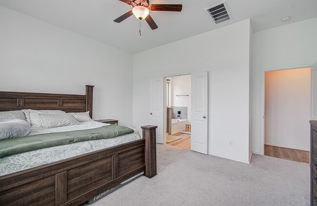 Building Photo - 4722 Crest Hill Dr