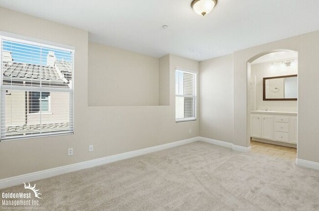 Building Photo - Beautiful 3Bdm 2.5Ba Townhome in a Prime San Marcos Location