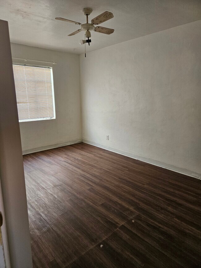 Building Photo - 633 San Pedro Dr SE