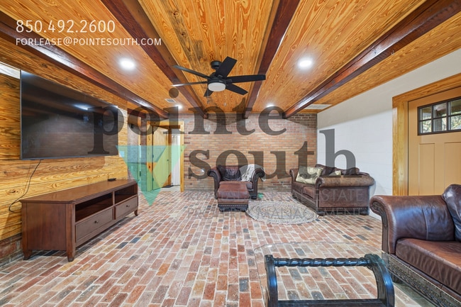 Building Photo - 27522 Burkhardt Dr