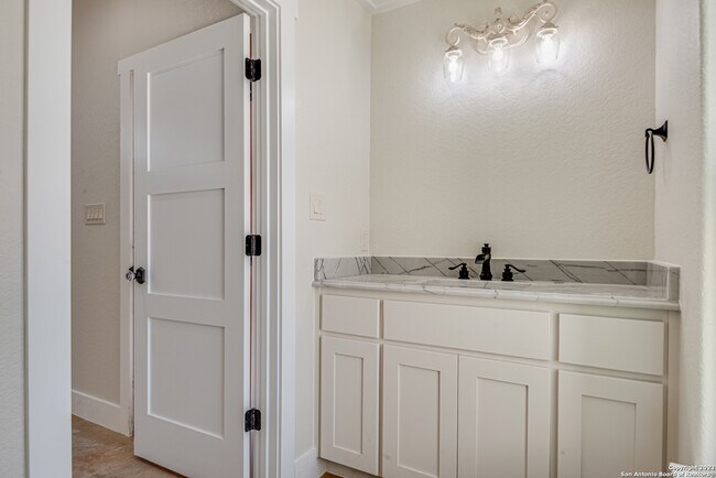 Building Photo - 1702 Gruene Vineyard Crossing