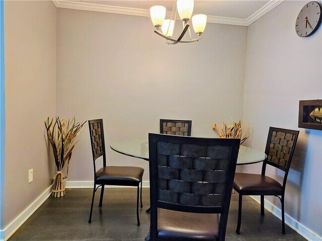 Building Photo - 2805 Northeast Expy