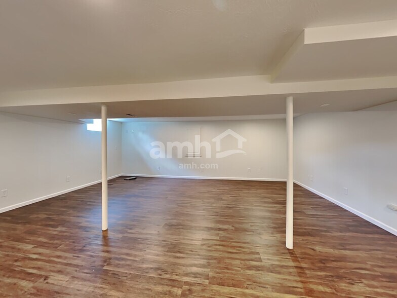Building Photo - 388 Shamrock Ln
