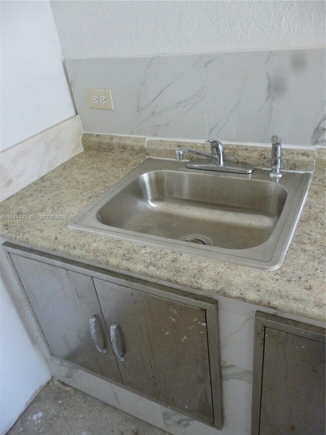 Building Photo - 4611 SW 19th St