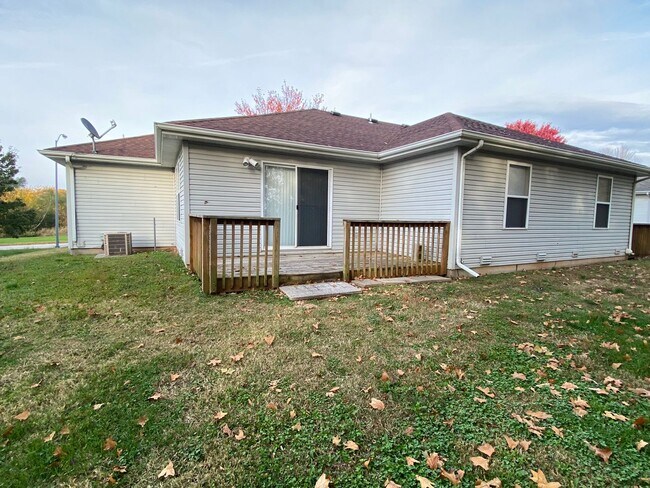 Building Photo - 1231-1231 Bluegrass Rd