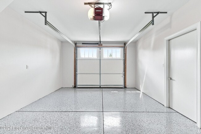 Building Photo - 9 Maple Leaf Dr