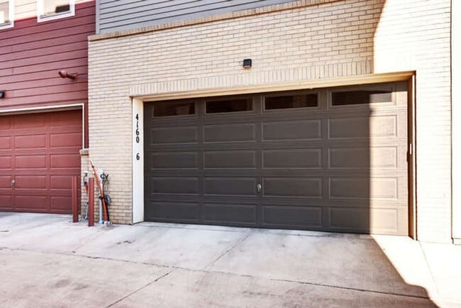 Building Photo - Evolve Real Estate: AVAILABLE 8/1/25! Stun...