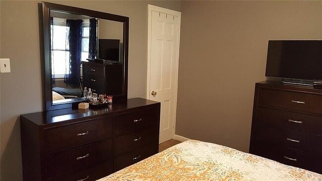 Building Photo - 521 Lonsvale Dr