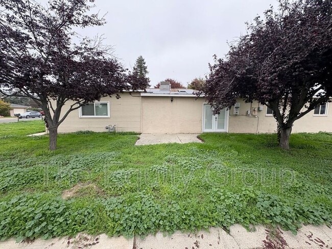 Building Photo - 600 N Dickran Dr