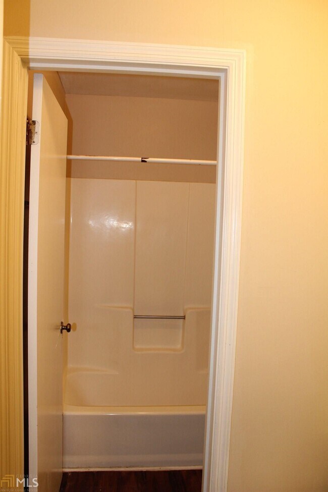 Building Photo - 207 Admirals Walk