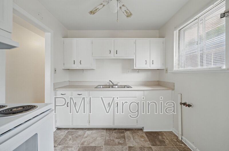 Building Photo - 430 Greenbriar Ave