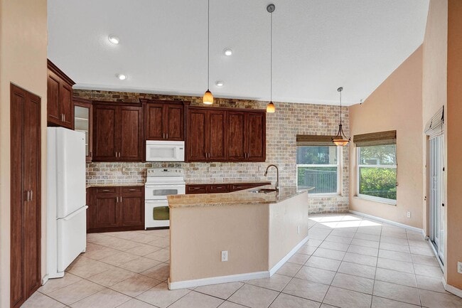 Building Photo - Amazing 4 Bedroom, 3 Bath home plus large 21'x11' loft located in Parkland Isles!