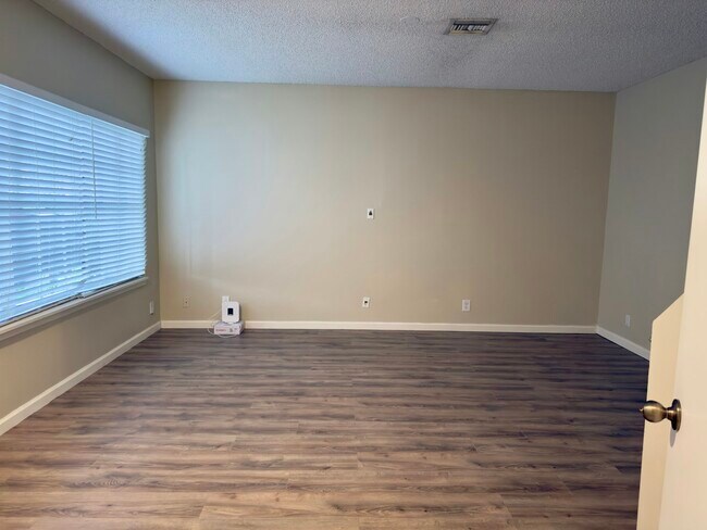 Building Photo - 6006 Plum Isle Way