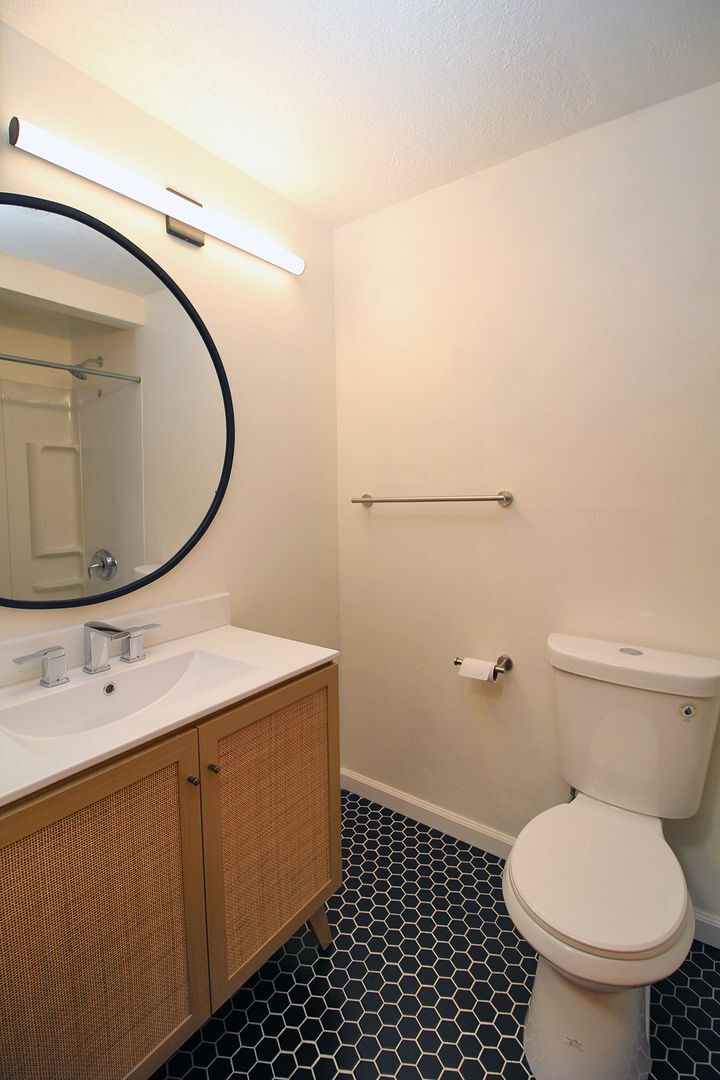 Building Photo - 3200-3236 SW Marigold St