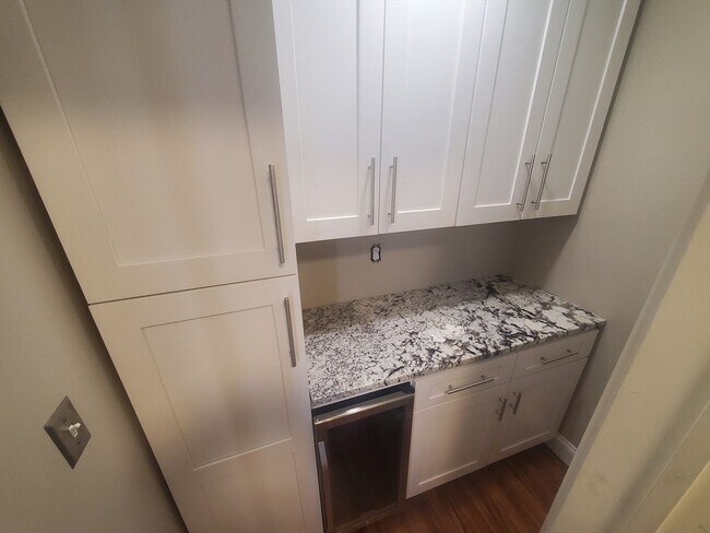 Building Photo - 1 Grayson St