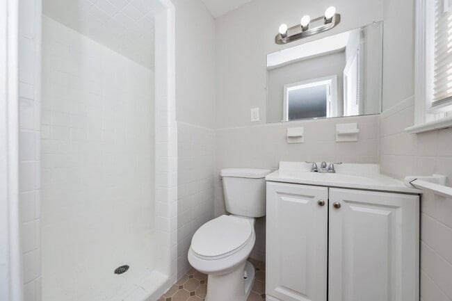Building Photo - Comfort & Convenience in Northport – 4BR H...