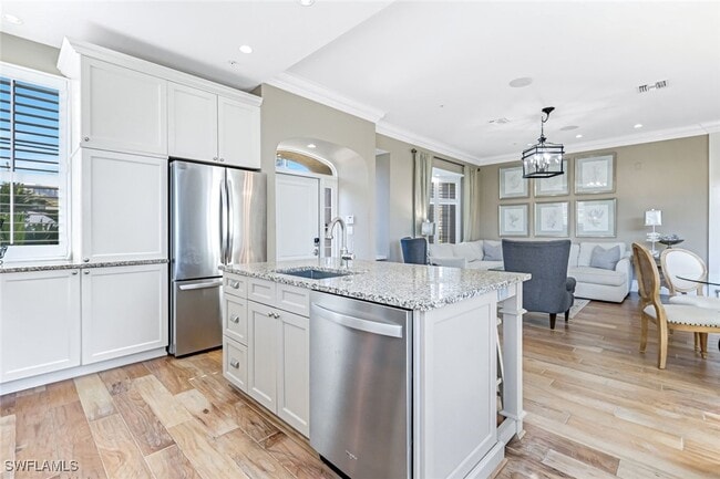 Building Photo - 993 8th St S