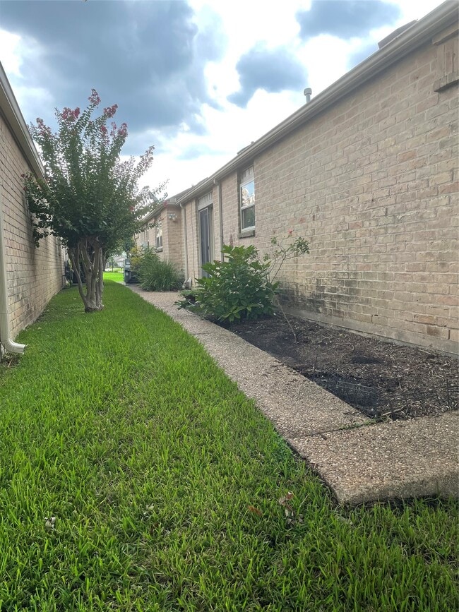 Building Photo - 314 Fox Briar Ln