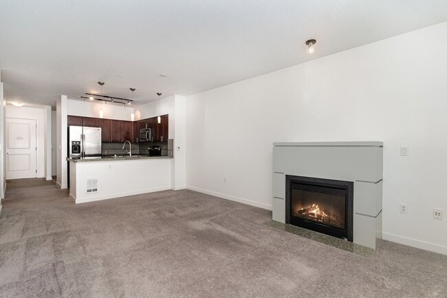 Building Photo - Spacious 1 Bedroom + Den in Canal Station ...