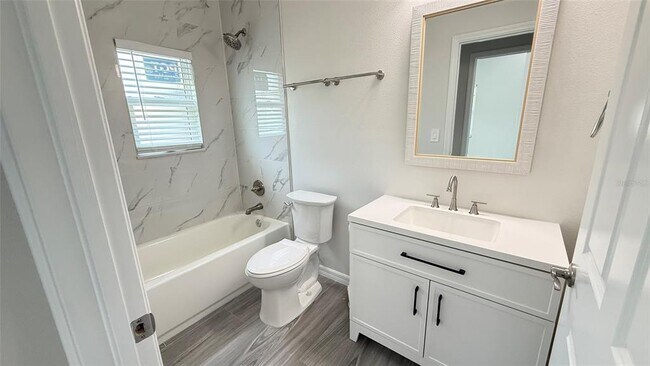 Building Photo - 37542 Eiland Blvd