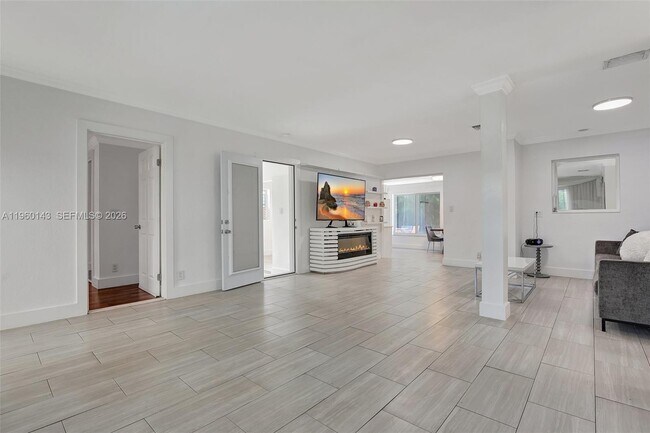 Building Photo - 701 NE 8th St