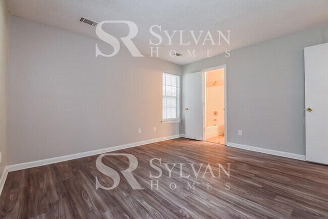 Building Photo - 5543 Pine Gate Dr