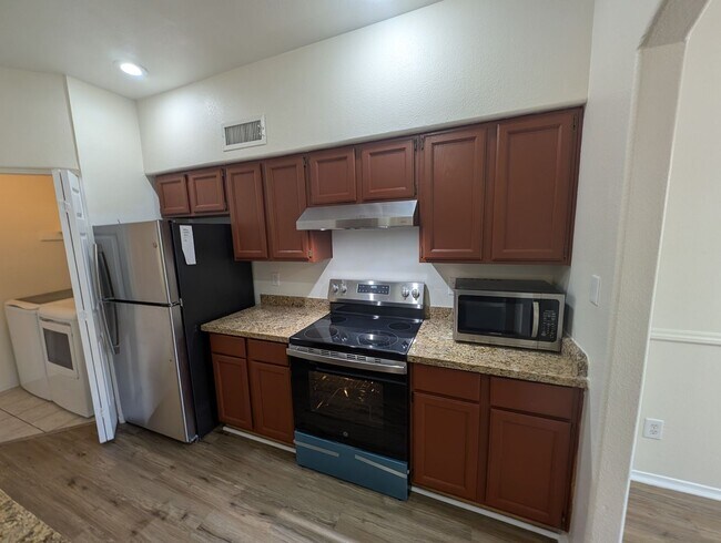 Building Photo - 3 Bedroom Townhome at Townes at Southpark ...