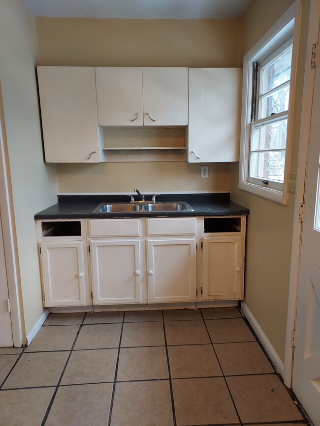 Kitchen cabinets - 5500 Ripple Ln